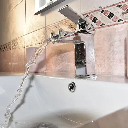 Apartment The Engineer's House_museo Enzo Ferrari *